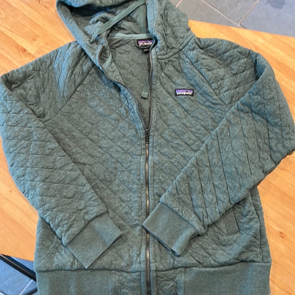 EUC Patagonia Women’s Quilted Hoodie - Green Medium